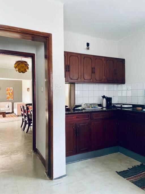 Spacious With Garden Close To Acacia Mall Kololo Holiday home