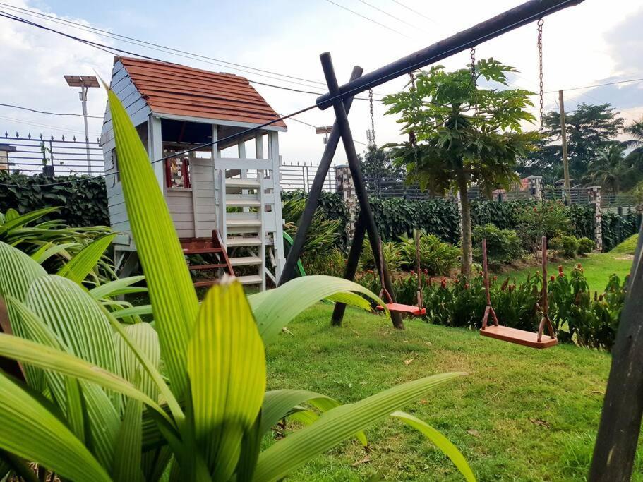 Spacious With Garden Close To Acacia Mall Kololo *