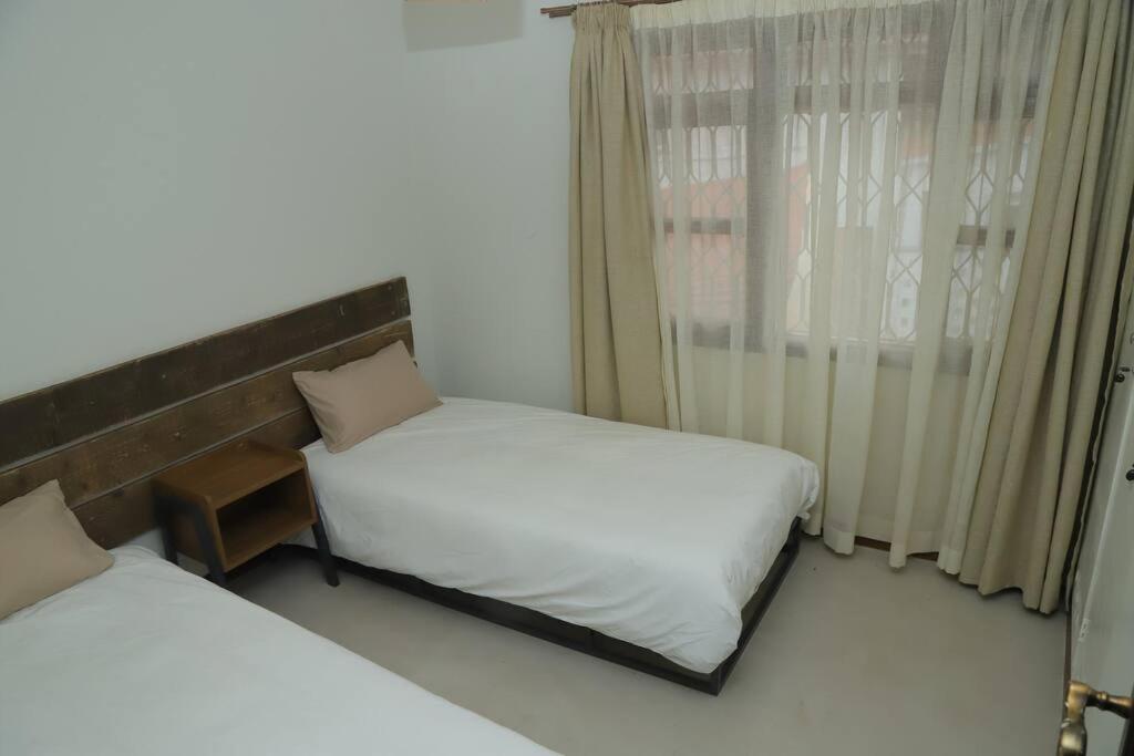 Spacious With Garden Close To Acacia Mall Kololo Holiday home *
