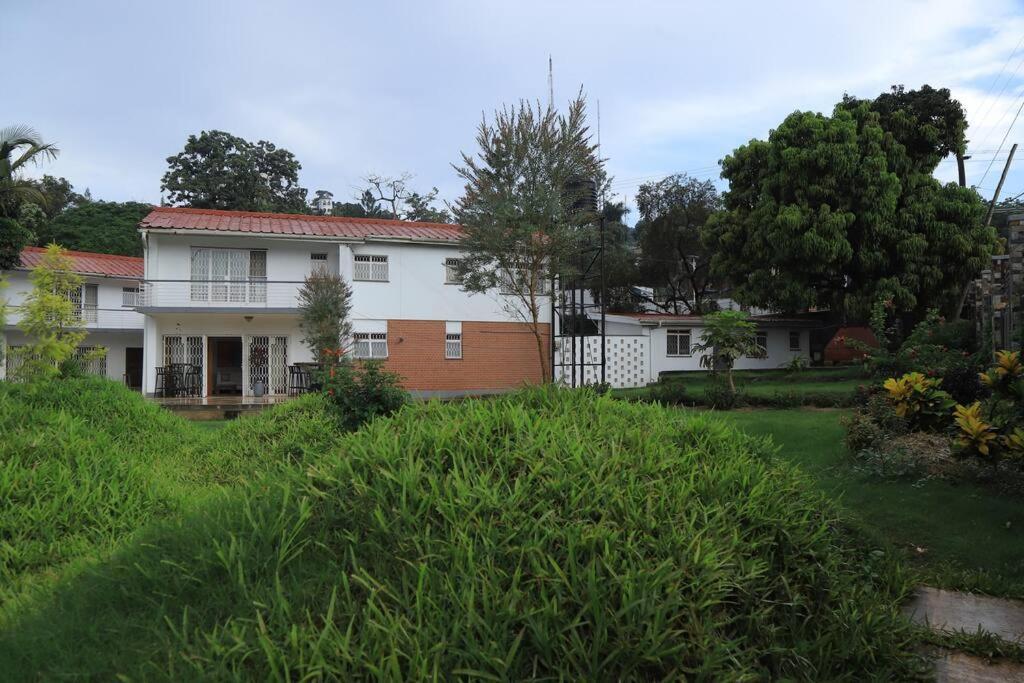 Spacious With Garden Close To Acacia Mall Kololo *