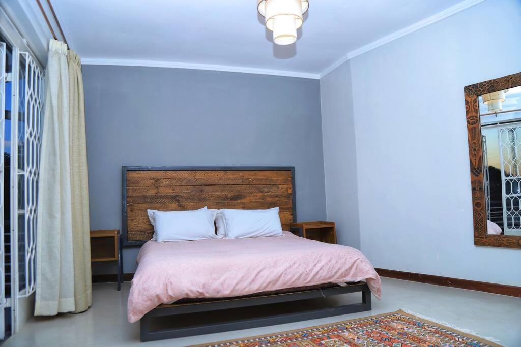 Spacious With Garden Close To Acacia Mall Kololo Holiday home *